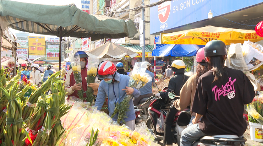 Chợ ngày giáp Tết Ất Tỵ