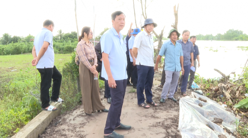 Chủ tịch UBND tỉnh Đồng Tháp kiểm tra đê bao bảo vệ sản xuất