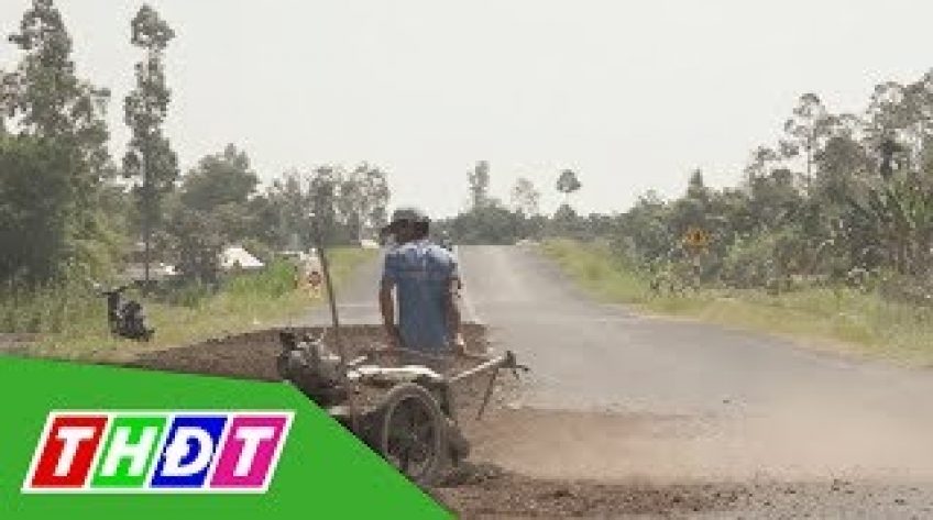 Mất an toàn vì hàng hóa phơi tràn ra đường